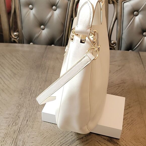 Coach cream colored hobo shoulder bag Ivory cream color🤍 - Picture 4 of 12